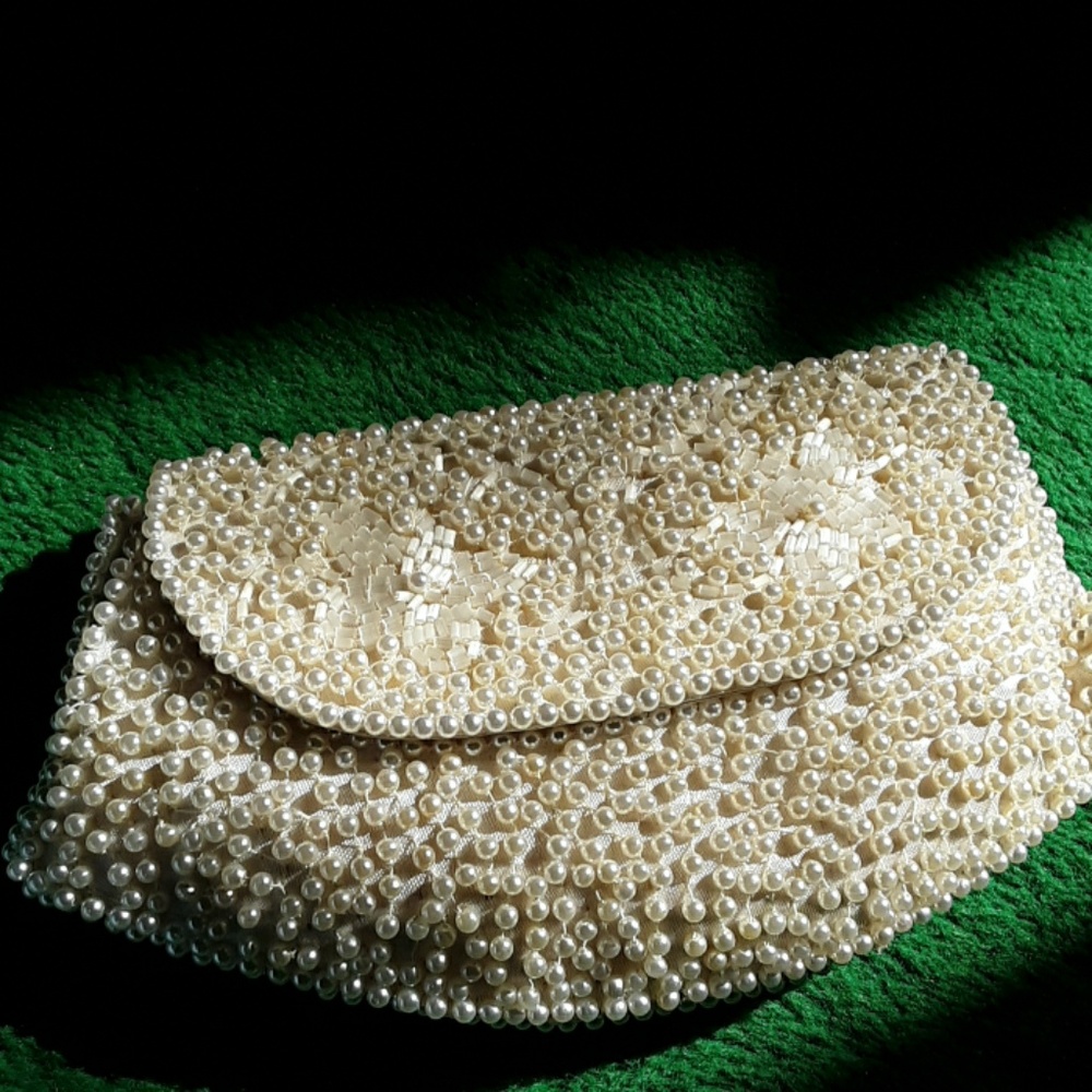 Fully beaded purse
